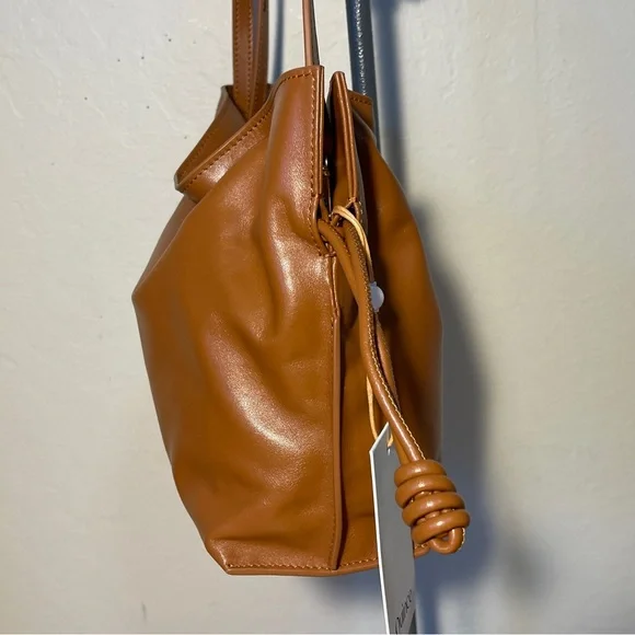 Quince Caramel Crossbody Bag - Picture 5 of 16